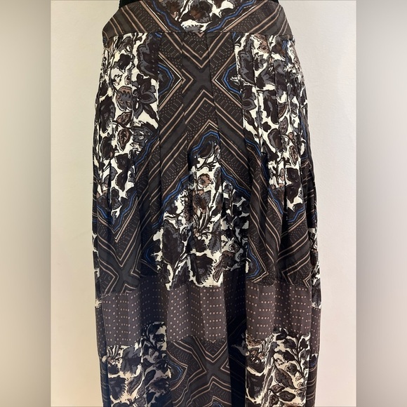 Free People Printed Paradise Skirt, size 10, lightweight and stylish for fall. - Picture 3 of 11